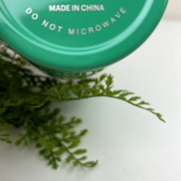 Snoopy Christmas cup with lid, NWT, cute Peanuts snowflake design - Picture 5 of 13